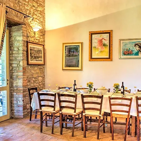 Casale Cicognola 12, Emma *